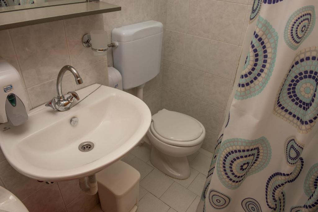 Kúpeľňa v ubytovaní Nikos Rooms
