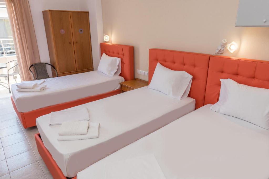 Posteľ alebo postele v izbe v ubytovaní Nikos Rooms