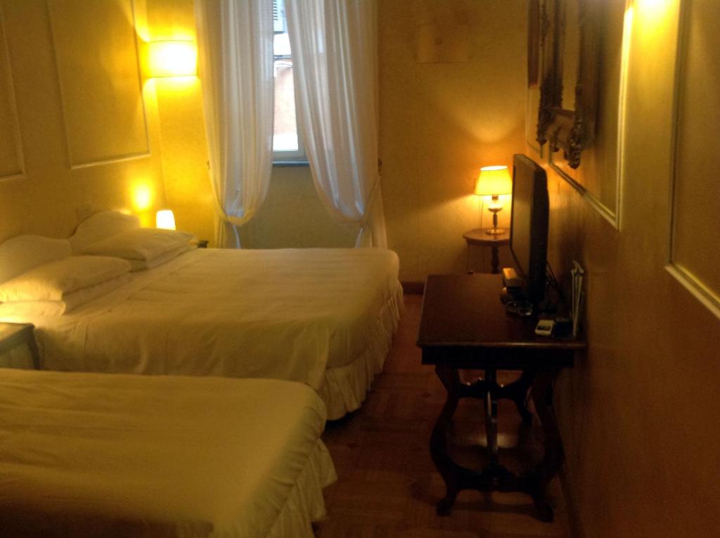 Postel nebo postele na pokoji v ubytování Hotel Fontana