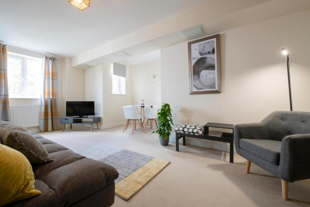 Gallery image of Ashford Modern Apartments, central location wt parking great location for holidays! in Ashford