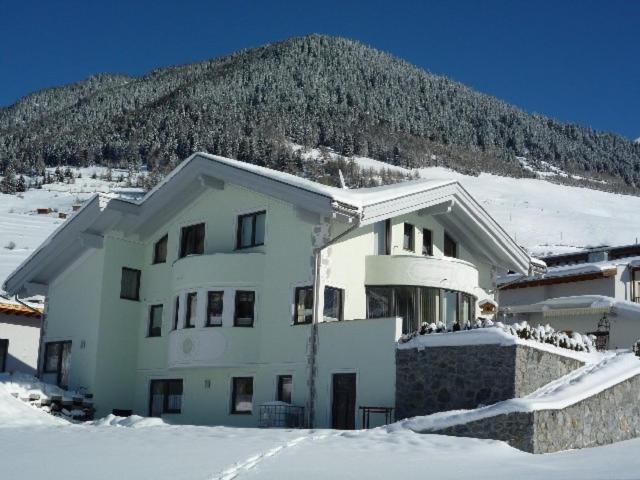Výhľad na hory alebo výhľad na hory priamo z apartmánu