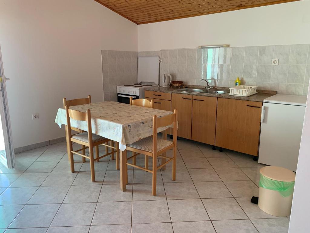 Kuchyň nebo kuchyňský kout v ubytování Roca Apartments