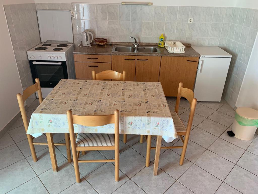 Kuchyň nebo kuchyňský kout v ubytování Roca Apartments