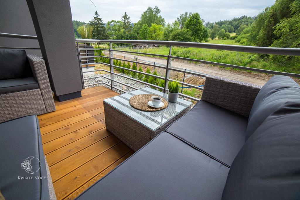 Balkón alebo terasa v ubytovaní Apartamenty "Kwiaty Nocy" i "W Krainie Mchu" - Wisła