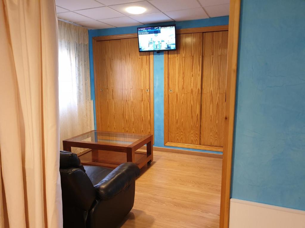 TV a/nebo společenská místnost v ubytování Hostal Alfil
