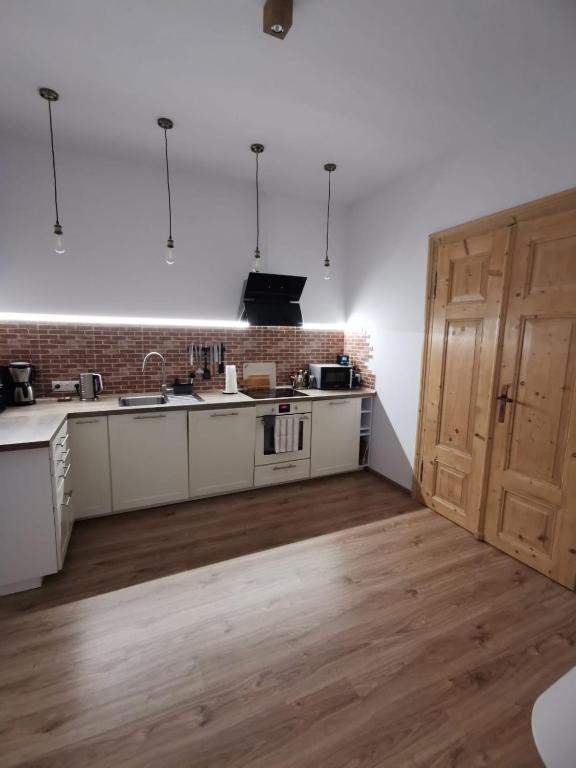 Kuchyňa alebo kuchynka v ubytovaní Apartament KurOrt Gaja