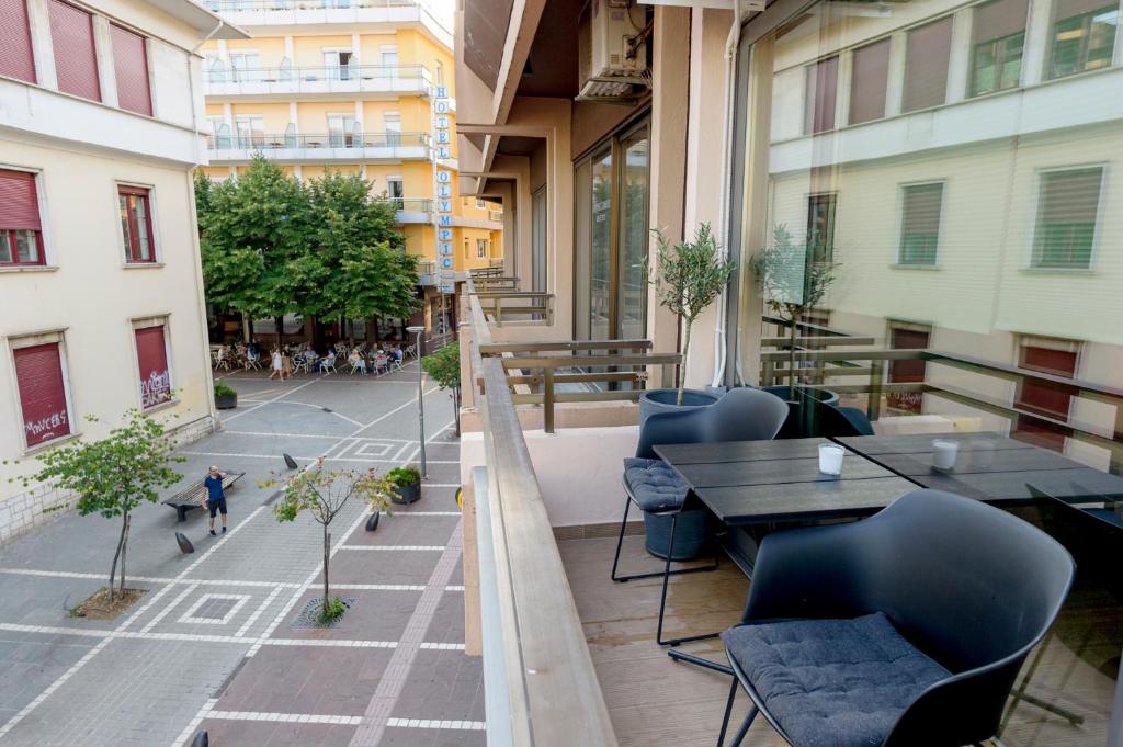 Restoran või mõni muu söögikoht majutusasutuses Ioannina In - central & modern apt 36m2 lake view