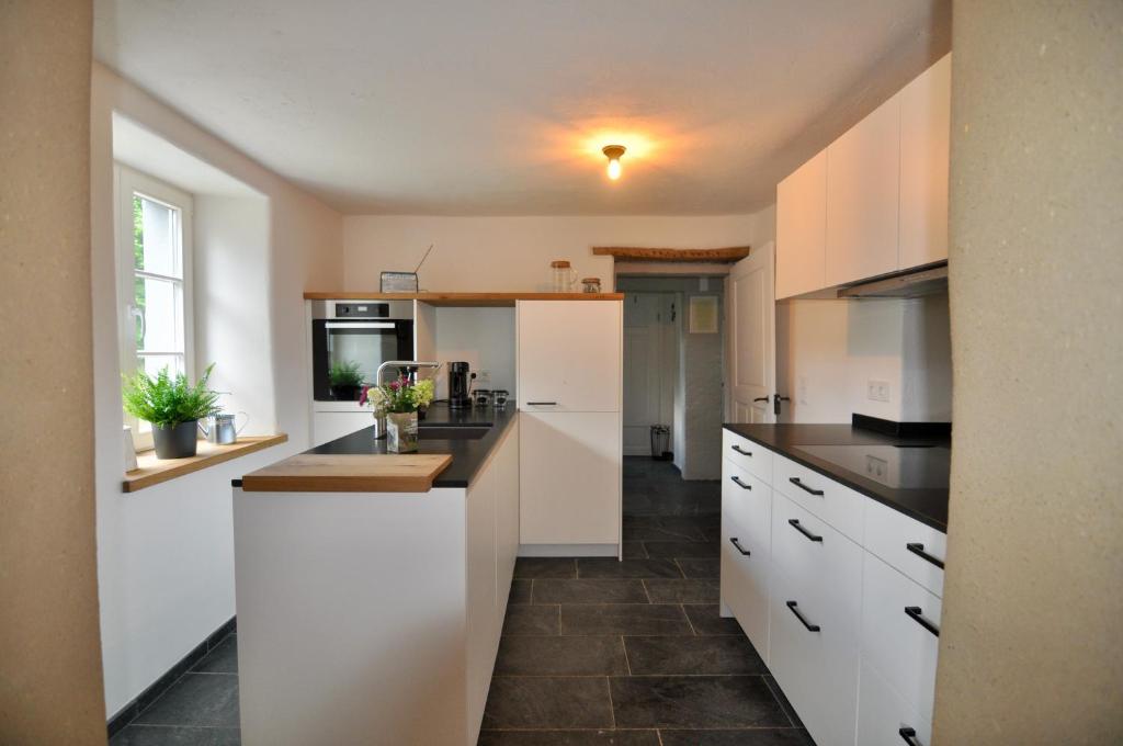 Kuchyň nebo kuchyňský kout v ubytování Ferienhaus Baustert