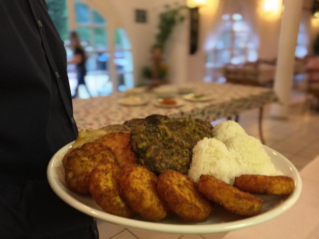 Jídlo v hotelu nebo okolí