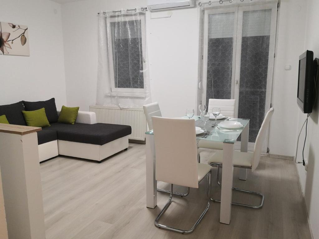 OASIS APARTMAN - One-Bedroom Apartment