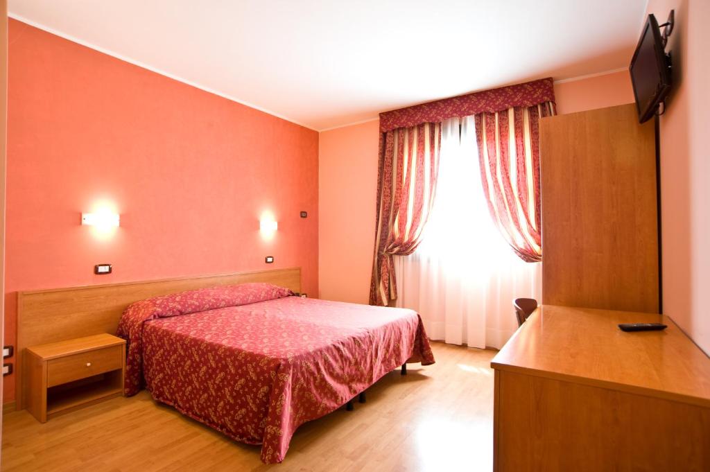 TV a/nebo společenská místnost v ubytování Hotel Colombo