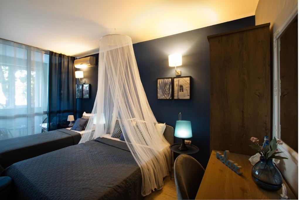 Postel nebo postele na pokoji v ubytování Sunrise Hotel