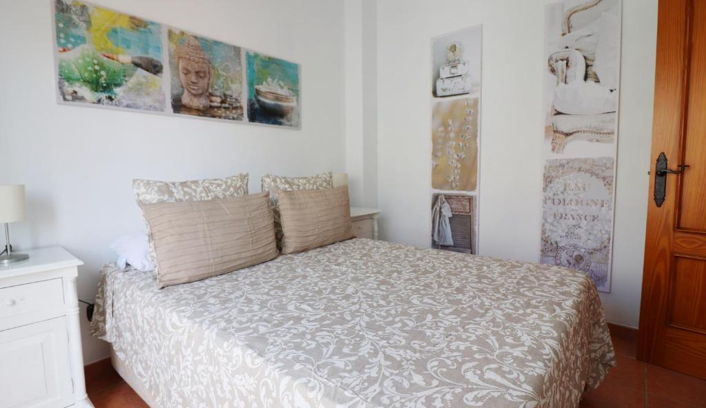 Postel nebo postele na pokoji v ubytování Apartment Sanjuan18 with Hot Tub SpainSunRentals 1155
