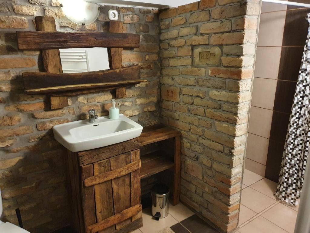 Zdjęcie z galerii obiektu Neptun Porta és Vendégház w mieście Berkesd