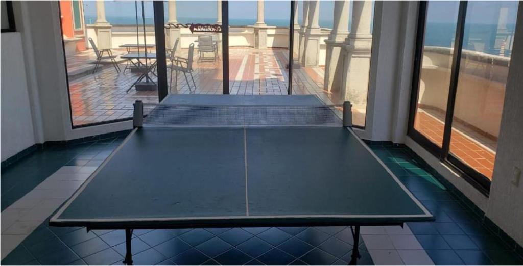 Stolní tenis v ubytování Hotel Candilejas Playa nebo okolí