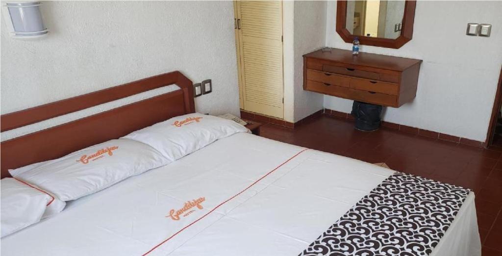 Postel nebo postele na pokoji v ubytování Hotel Candilejas Playa