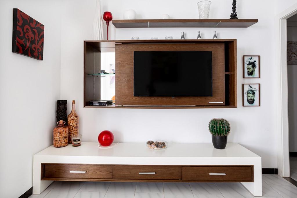 A television and/or entertainment centre at La Torre De La Roca