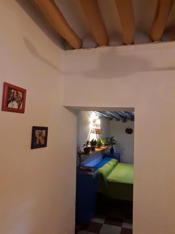 Una cama o camas en una habitación de Hostel Candelaria