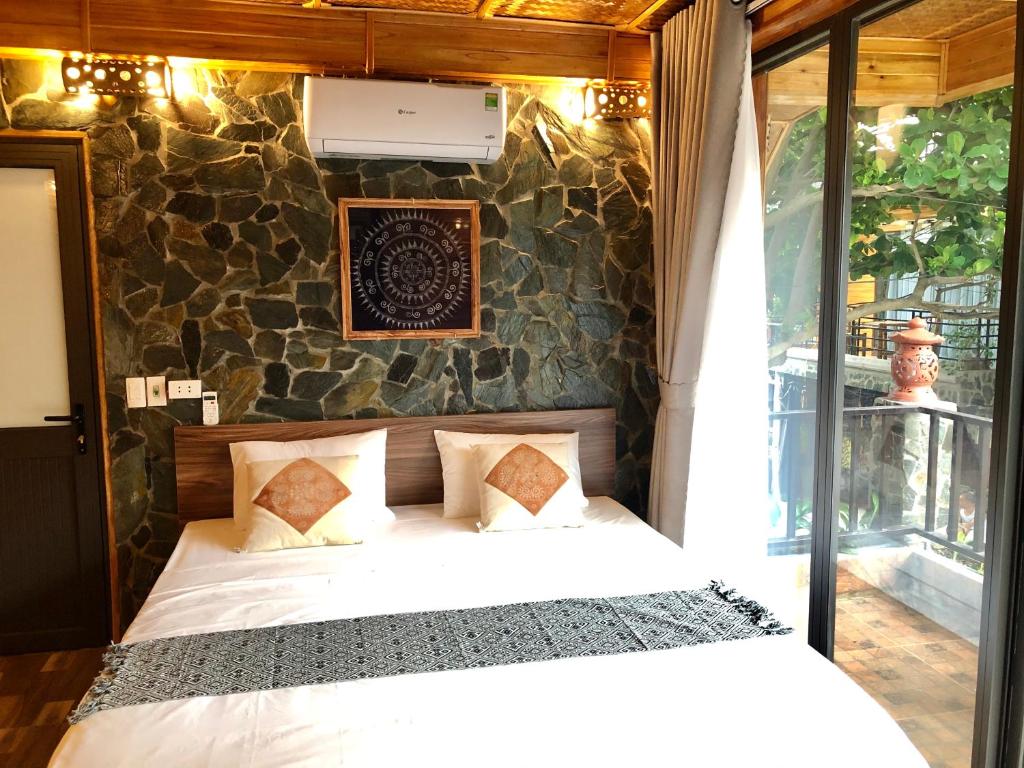 Mai Chau Green Ecohouse - 豪华双人房间与阳台