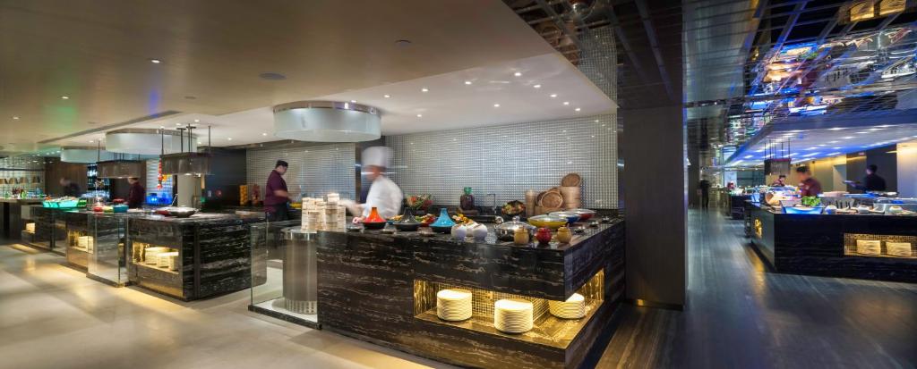 Makanan di atau berdekatan hotel