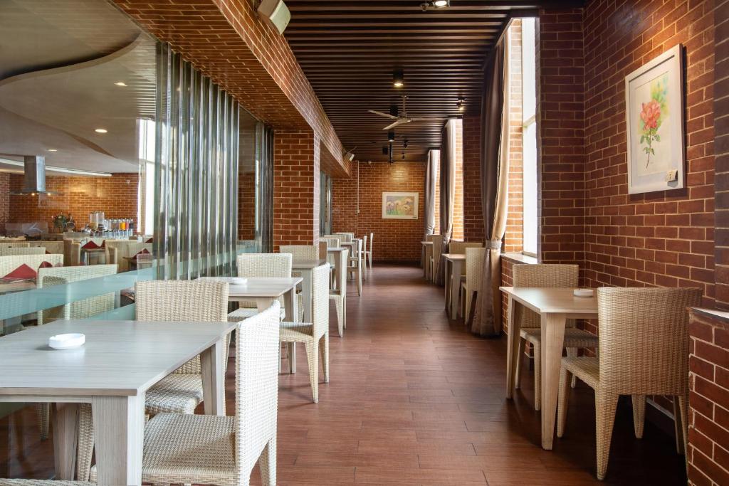 Restaurace v ubytování Hotel Santika Depok