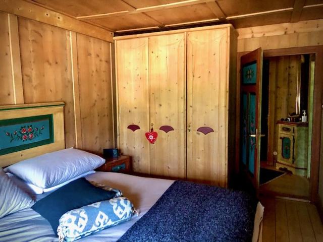 A bed or beds in a room at Chalet Sappada