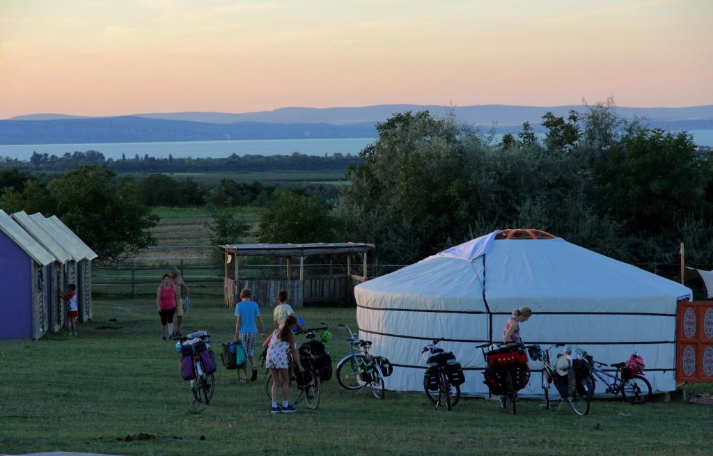 Hosté ubytování Dharma Horse Shelter Bungalows & Farmping