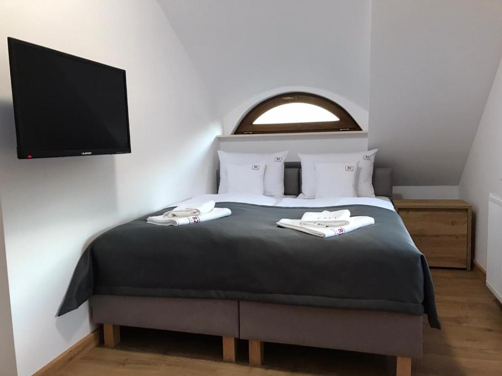 Postel nebo postele na pokoji v ubytování Apartamenty, Boutique Rooms Villa 82, MIEJSCE PRKINGOWE