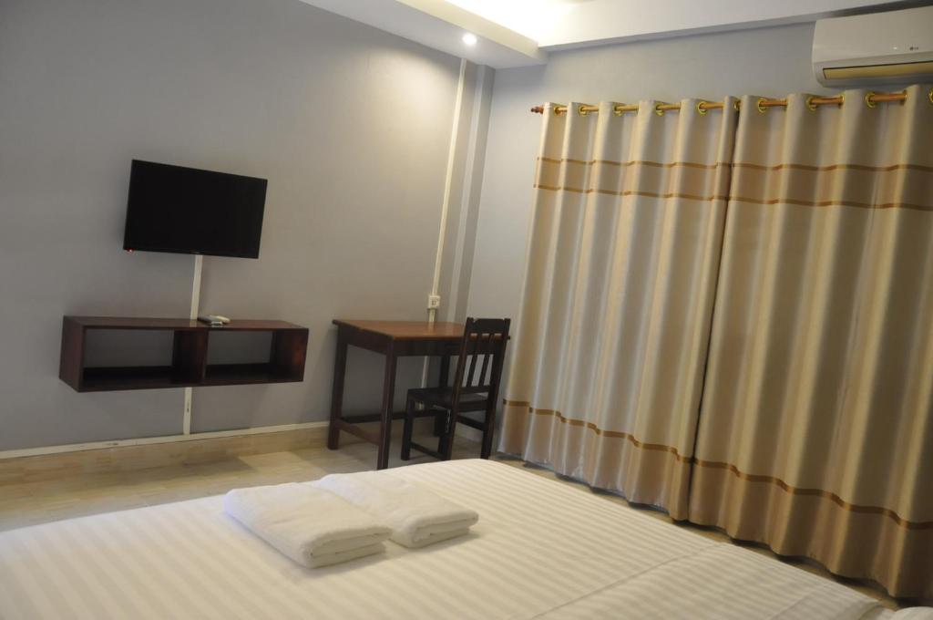 Pilgrim's Kitchen & Inn - Deluxe King Room