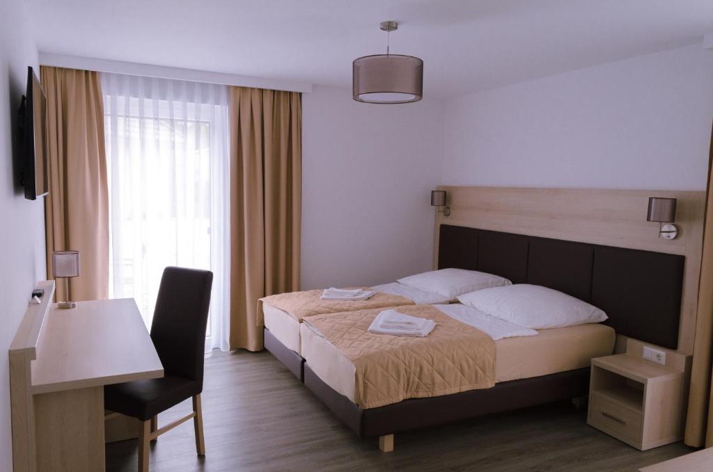 Postel nebo postele na pokoji v ubytování Glindower Alpen Pension