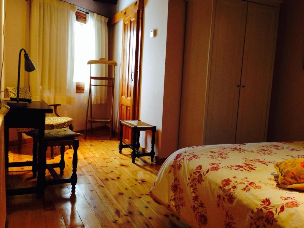 Postel nebo postele na pokoji v ubytování Hotel Can Borrell