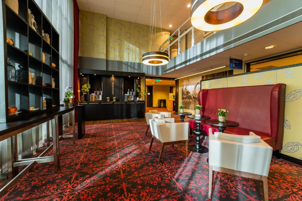 Uma área de estar em Golden Tulip Leiden Centre