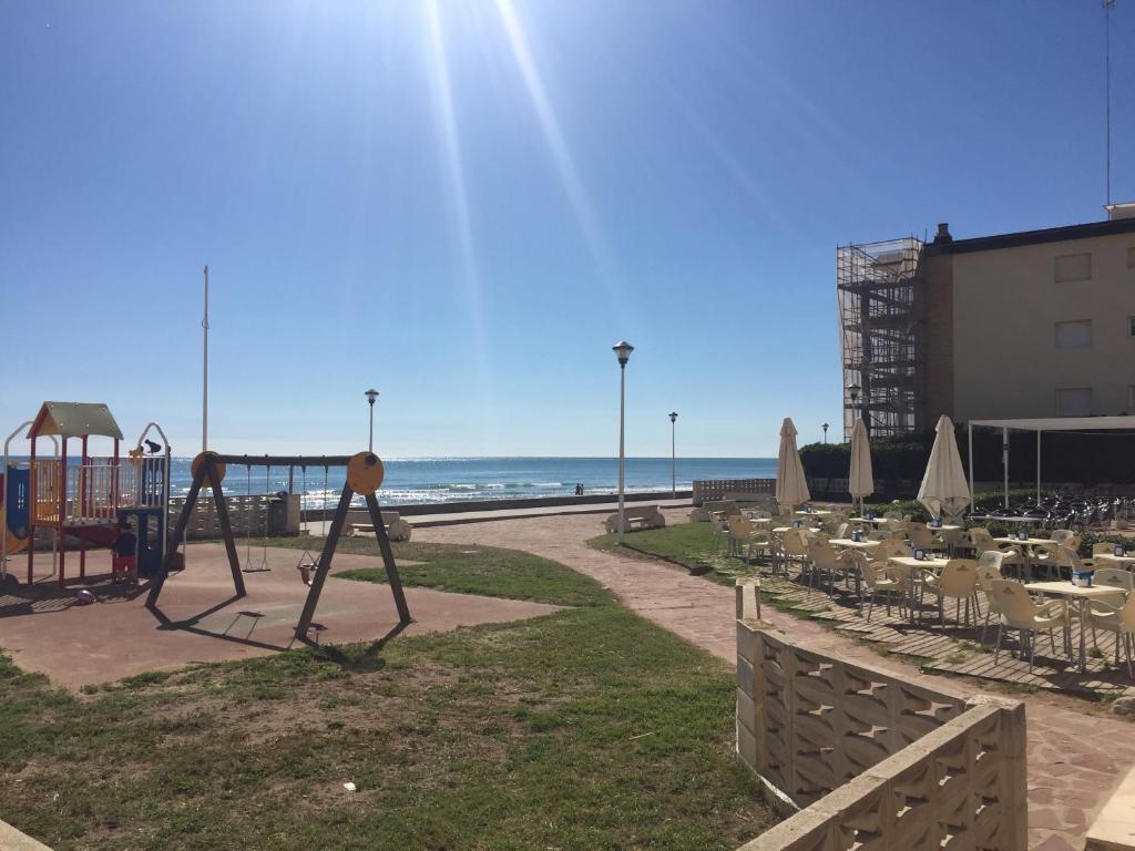Renovated Apartment in a Beachfront Complex, Mareny Blau ...