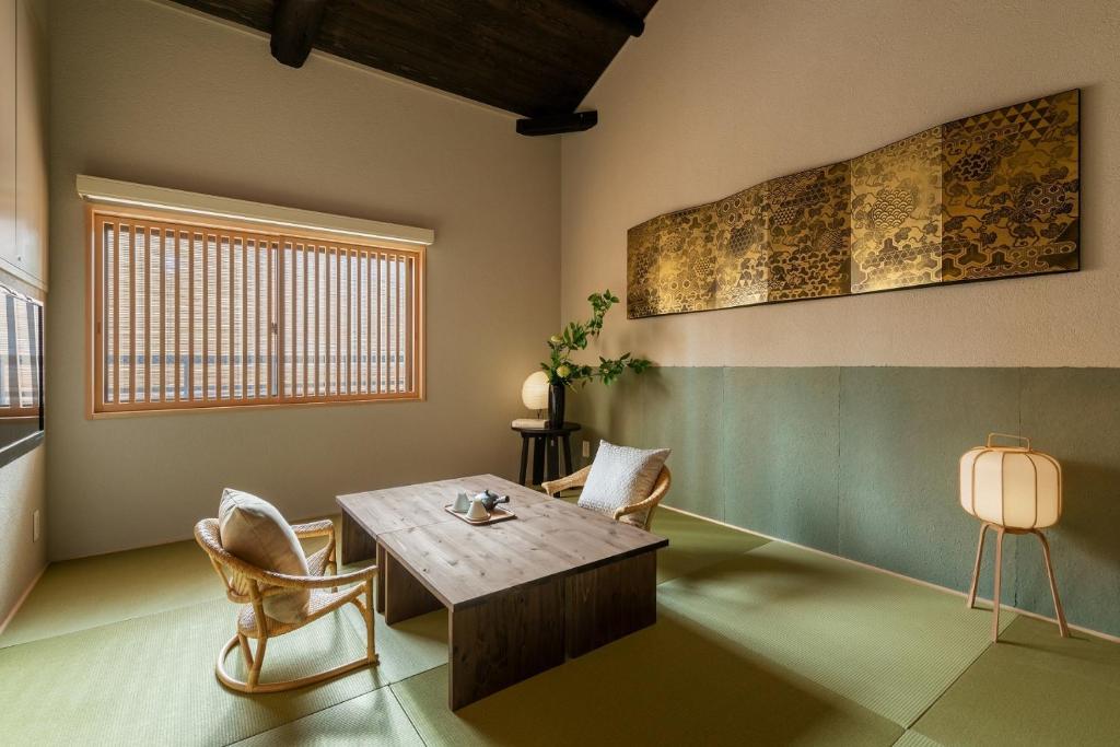 Posezení v ubytování Nazuna Kyoto Tsubaki St.