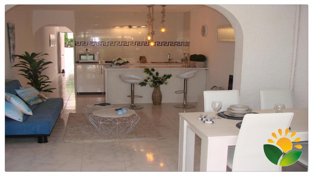 Casa Griega Albir. Modern & Cosy Greek style Holiday Home