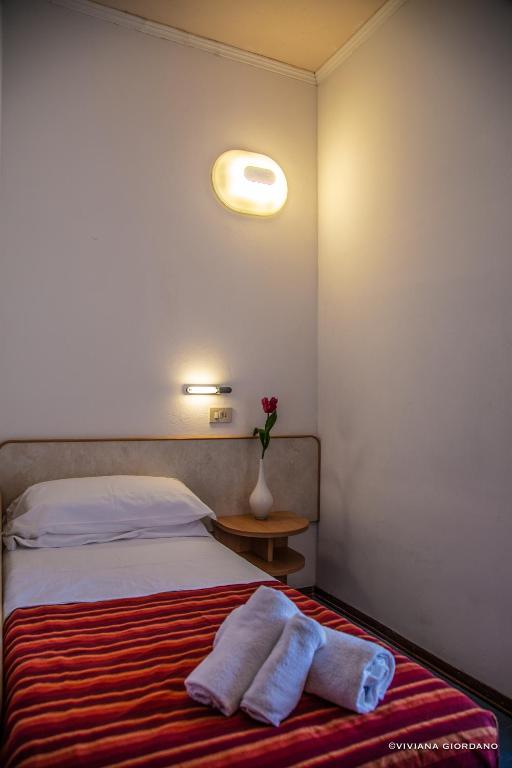 Postel nebo postele na pokoji v ubytování Hotel Beverly
