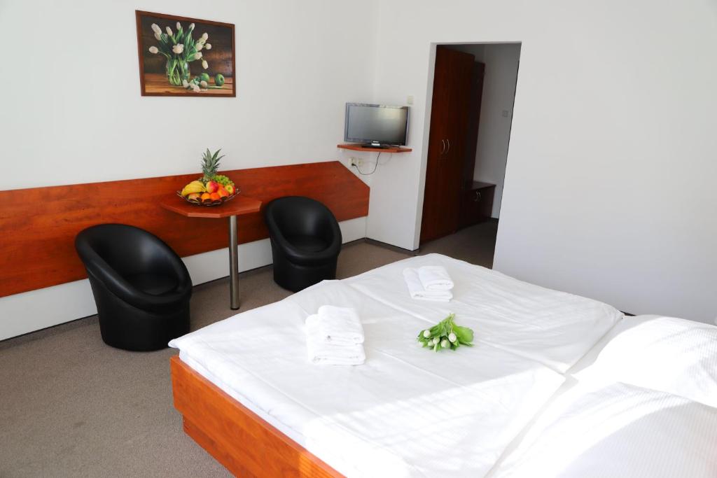 Hotel Rezident - Double Room With Extra Bed