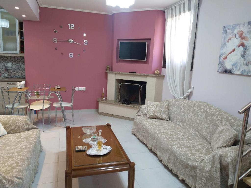 a living room with a couch and a table at Ήσυχο σπίτι στη Ναύπακτο in Nafpaktos