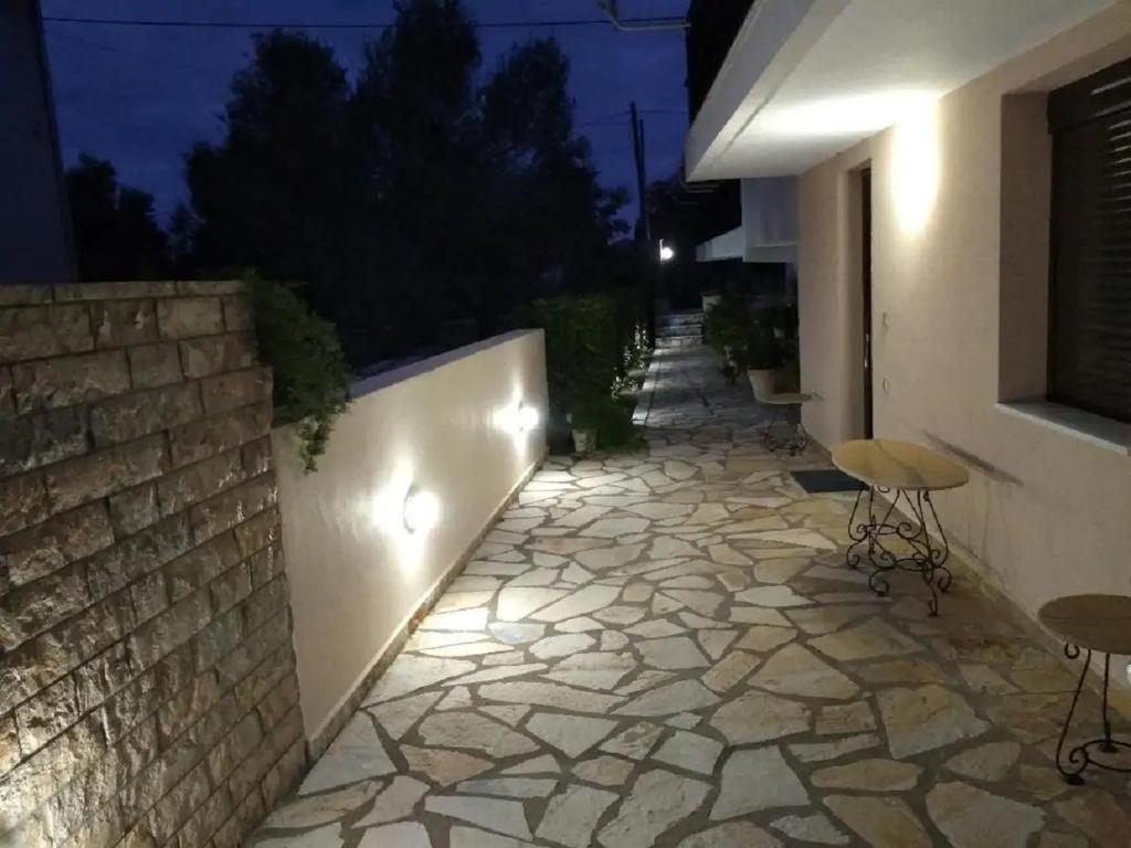 Patio alebo iná vonkajšia časť ubytovania Ήσυχο σπίτι στη Ναύπακτο