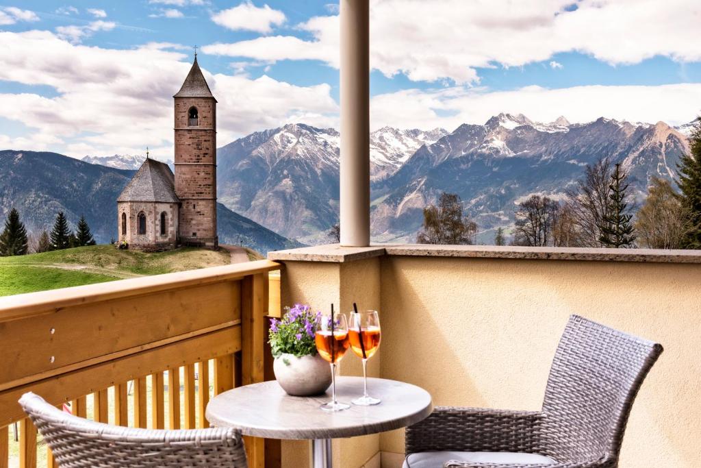 Nespecifikovaný výhled na hory nebo výhled na hory při pohledu z hotelu