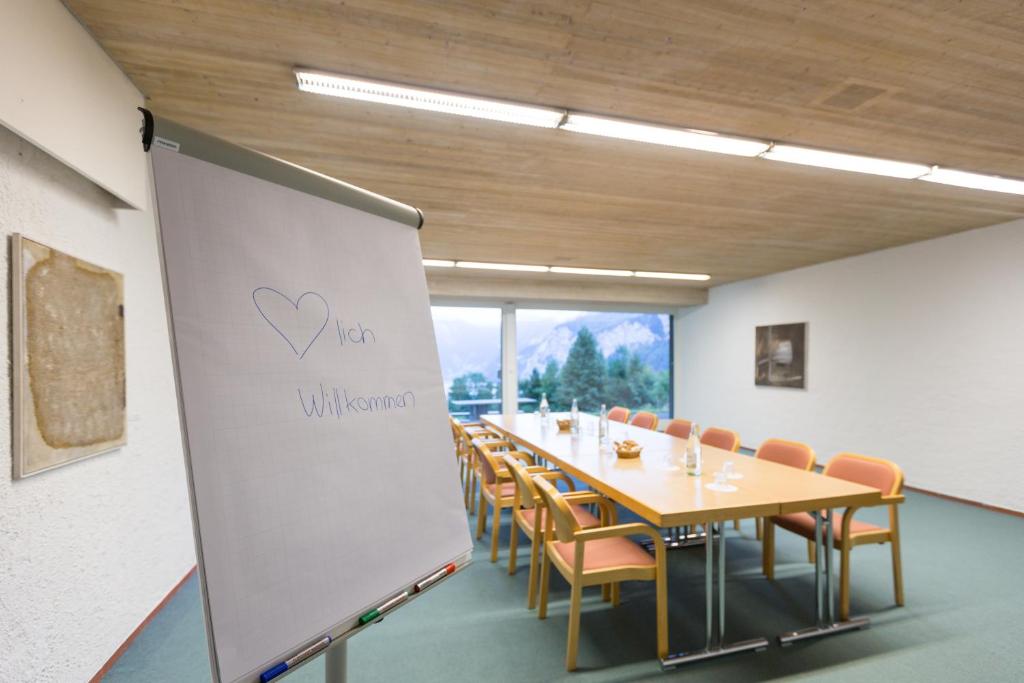 Konferenční prostory v ubytování B&B Hotel Mattli Übernachtung Frühstück