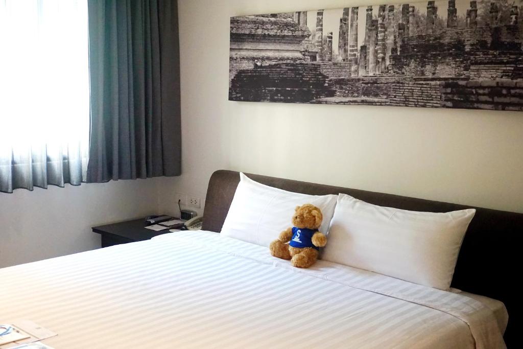 Postel nebo postele na pokoji v ubytování S33 Compact Sukhumvit Hotel