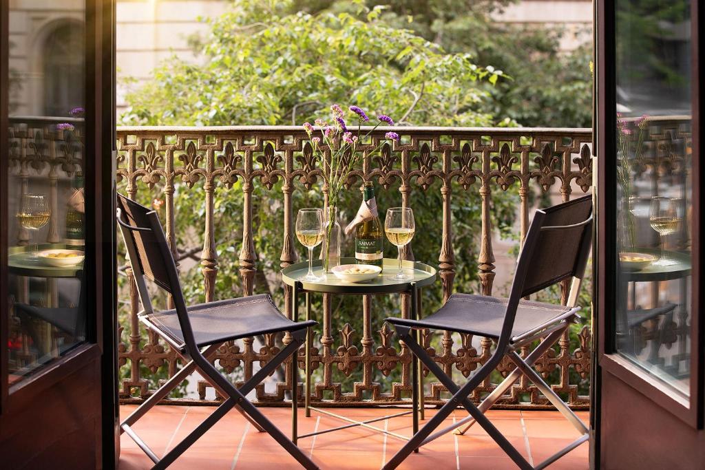 A balcony or terrace at Amra Barcelona Caspe