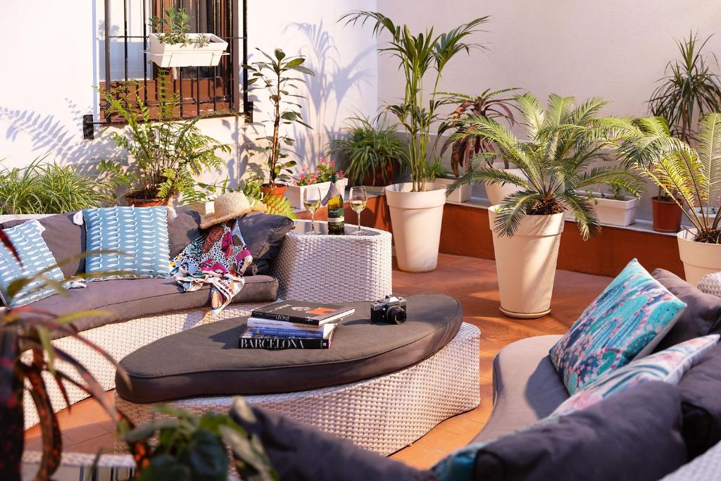 A seating area at Amra Barcelona Caspe