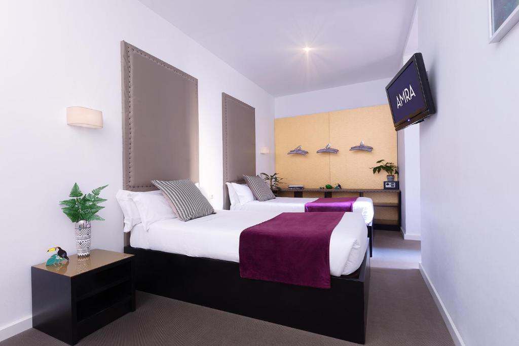 A bed or beds in a room at Amra Barcelona Caspe