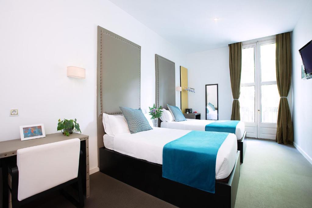 A bed or beds in a room at Amra Barcelona Caspe