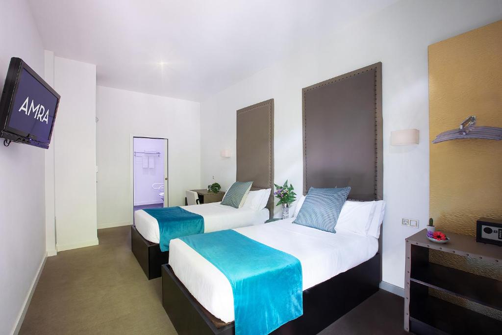 A bed or beds in a room at Amra Barcelona Caspe