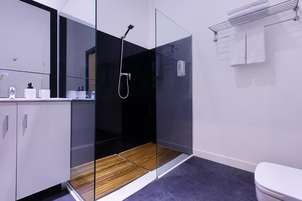 A bathroom at Amra Barcelona Caspe