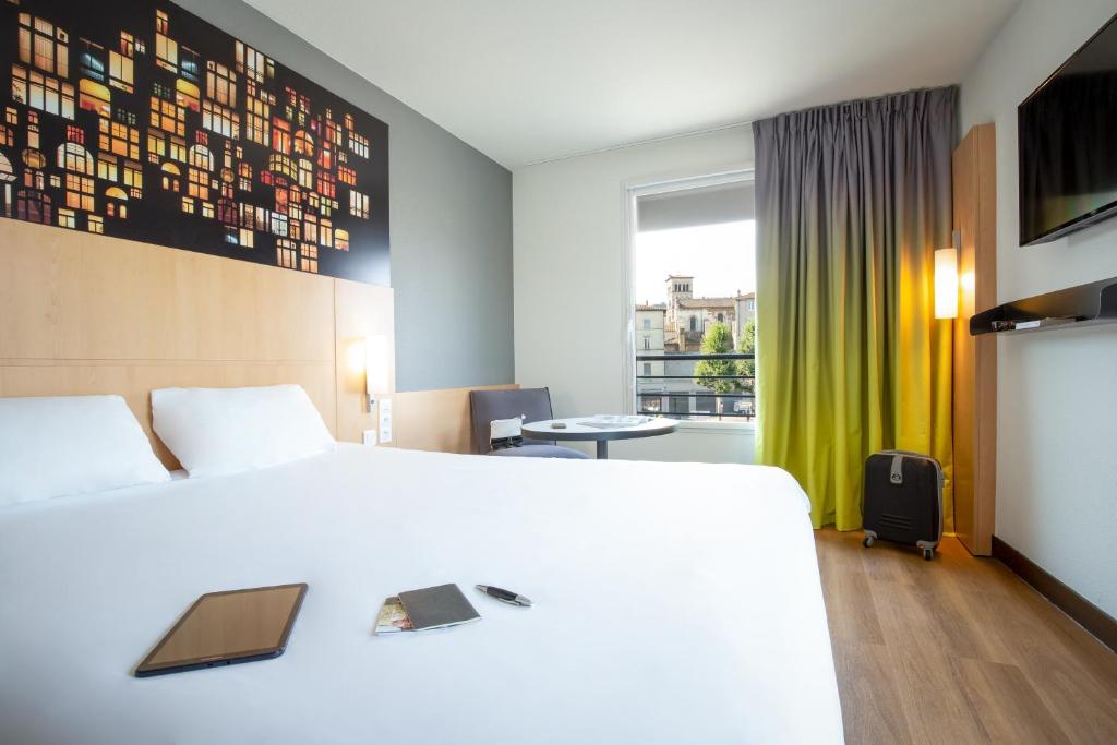 Postel nebo postele na pokoji v ubytování ibis Lyon Sud Vienne Saint-Louis