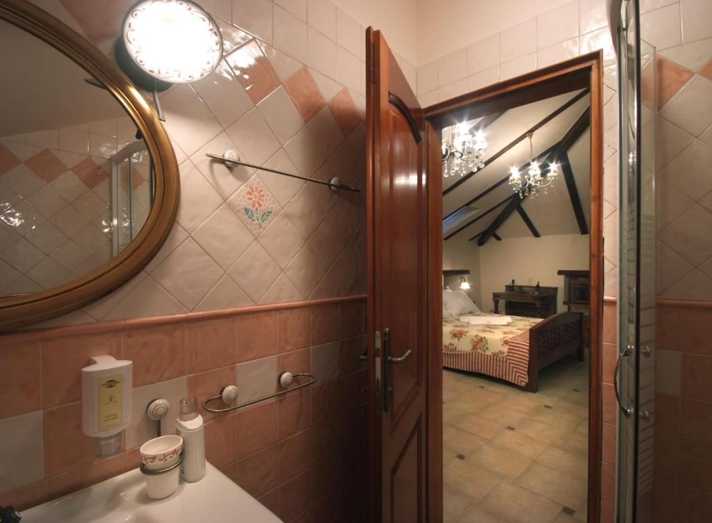 Un baño de Hotel Monte Cristo